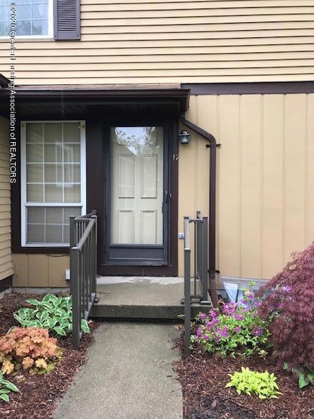 2901 Staten Ave Unit 14, Lansing, MI 48910