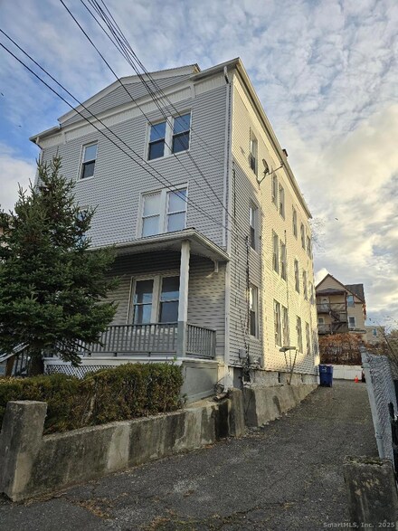 133 South St Unit 1, Waterbury, CT 06706