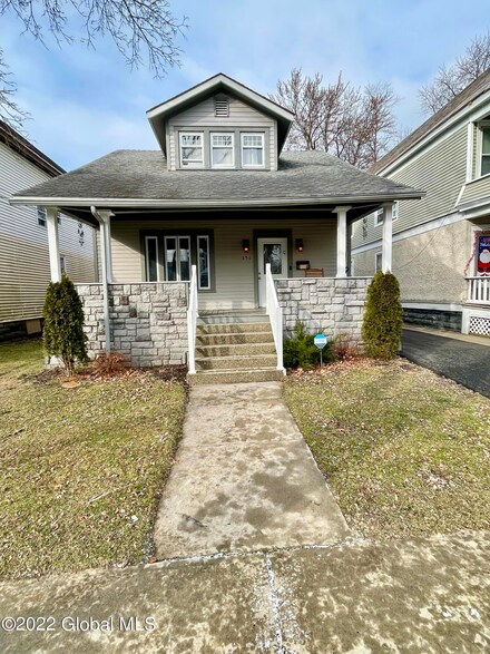 156 Elmer Ave, Schenectady, NY 12308