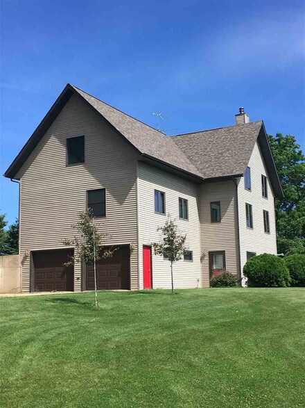 12420 Tormey Rd, Fennimore, WI 53809