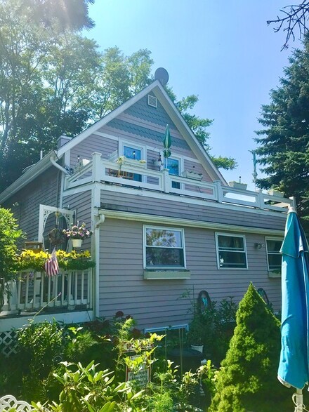 55 Gardner Rd, Nahant, MA 01908