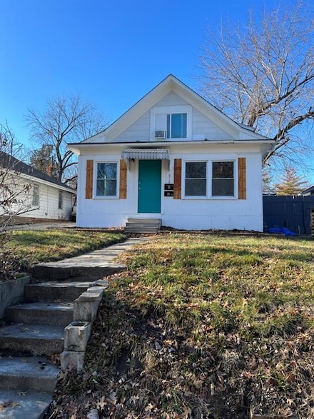 810 S Hardy Ave, Independence, MO 64053