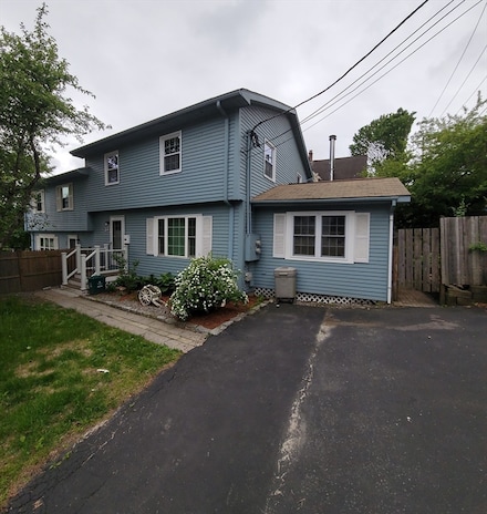 37 Ekman St, Worcester, MA 01607