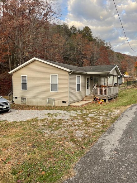 787 Highway 3400, Jenkins, KY 41537
