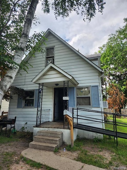 1924 Wood St, Saginaw, MI 48602