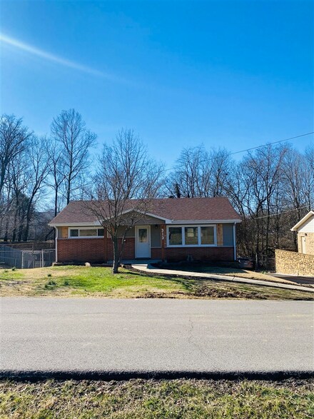 313 Thomas St, Morgantown, KY 42261