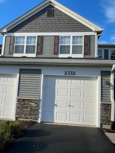 2332 Overlook Ct, Naperville, IL 60563