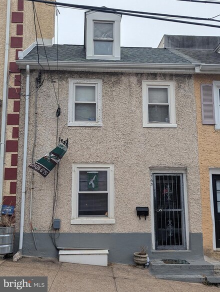 163 Gay St, Philadelphia, PA 19127
