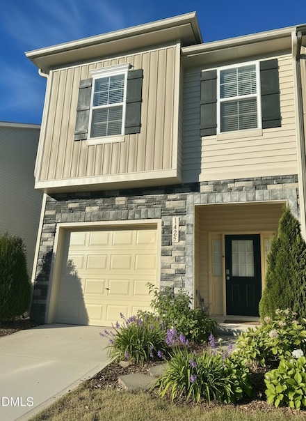 1425 Scholar Dr, Durham, NC 27703