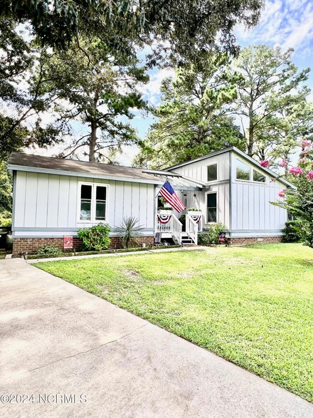 208 Devon Ct, Jacksonville, NC 28546