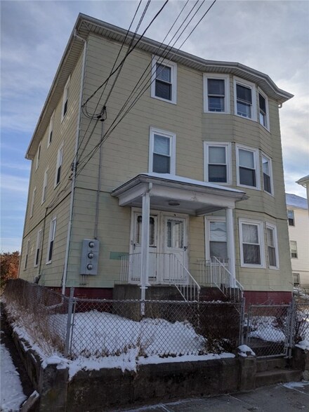9 Phoenix St, Central Falls, RI 02863