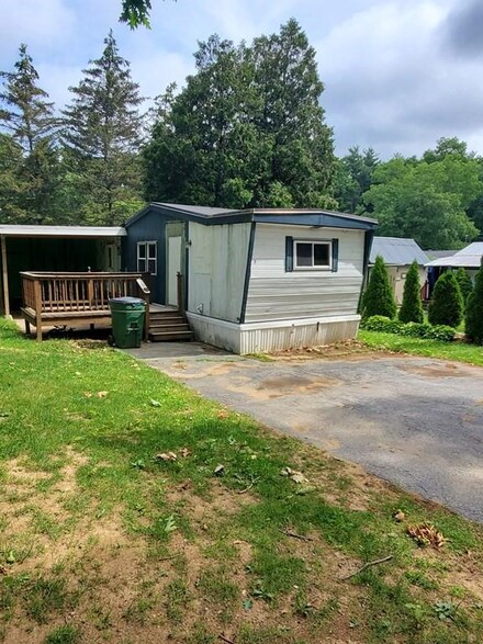 7 Stagecoach Dr, Brookfield, MA 01506