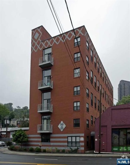 840 River Rd Unit 104, Edgewater, NJ 07020