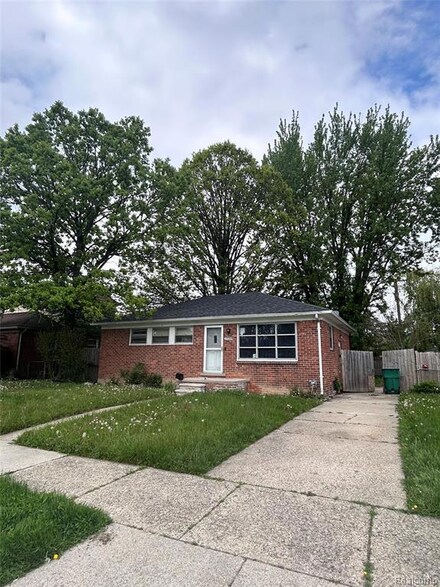 17225 Bell Ave, Eastpointe, MI 48021