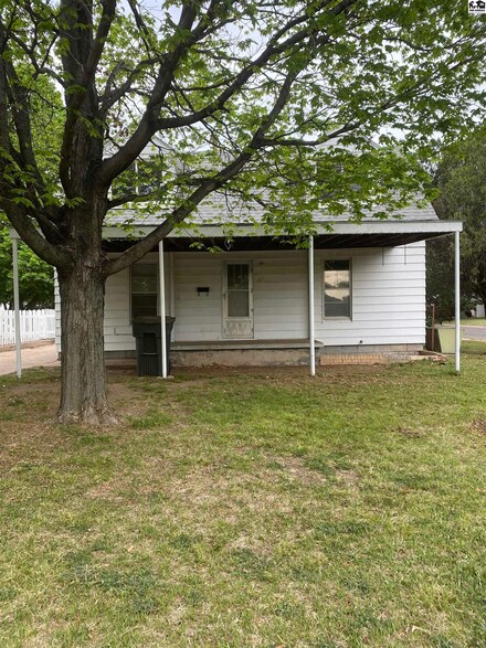 601 S New St, Pratt, KS 67124