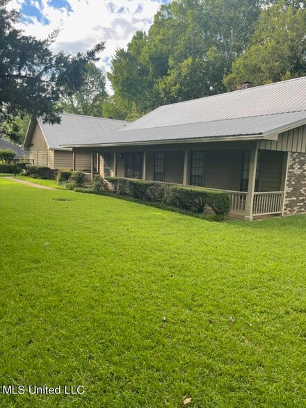 733 N Sunset Dr, Yazoo City, MS 39194