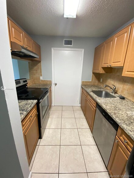 2305 N Congress Ave Unit 33, Boynton Beach, FL 33426