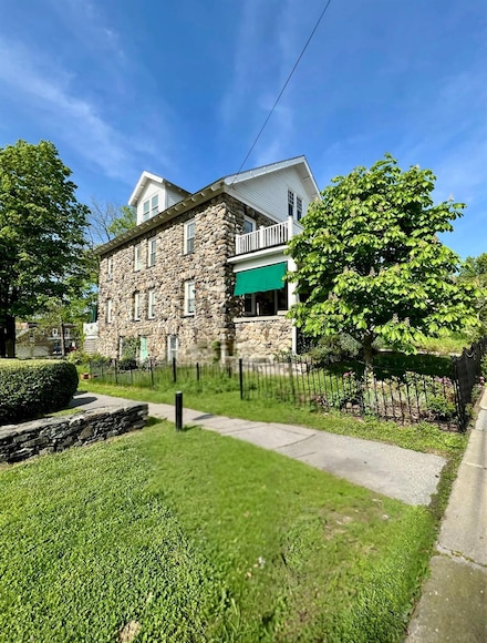 17 Washington Ave, Millbrook, NY 12545