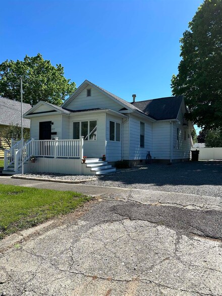 1217 Jefferson St, Rochester, IN 46975
