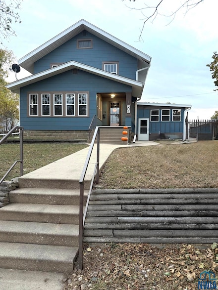 519 N 9th St, Cherokee, IA 51012