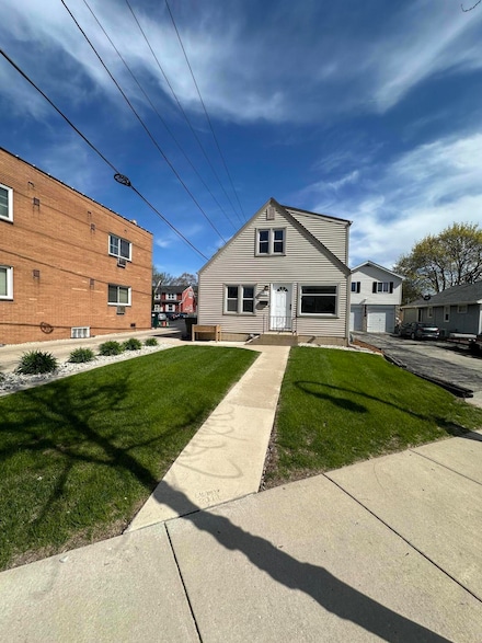 9226 W National Ave, West Allis, WI 53227