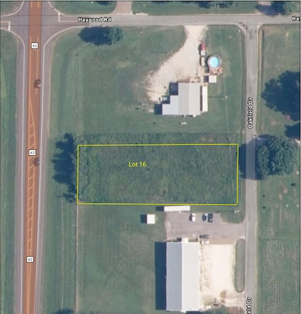 16 Oakfield Dr, Martin, TN 38237
