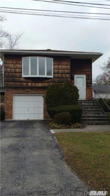 10 Murray St, Bayville, NY 11709