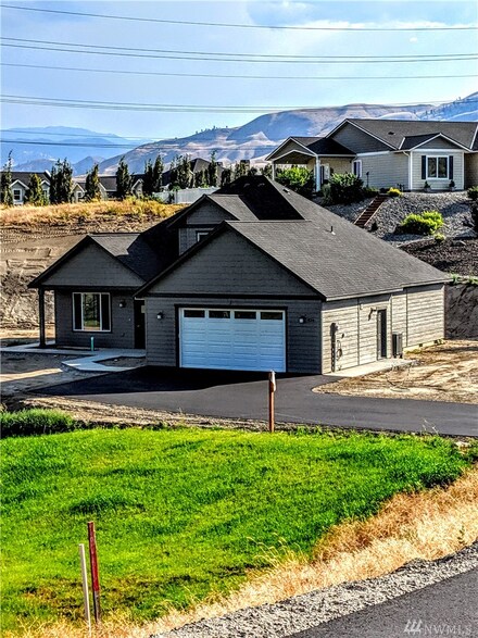 834 Autumn Crest Dr, Wenatchee, WA 98801