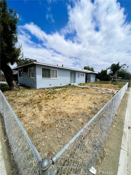 330 W Acacia Ave, Hemet, CA 92543