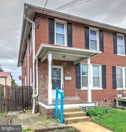 13 S Custer Ave, New Holland, PA 17557