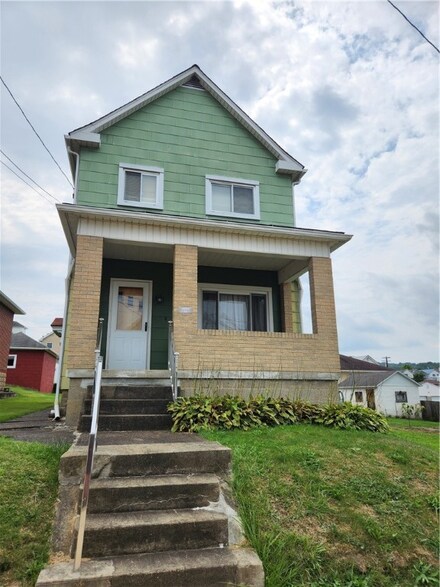 323 Beech St, Vandergrift, PA 15690