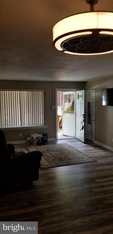 5200 Hilltop Dr Unit B1, Brookhaven, PA 19015