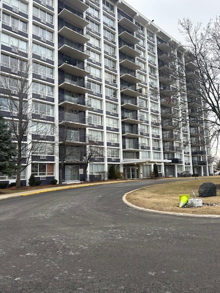 8801 W Golf Rd Unit 11I, Niles, IL 60714