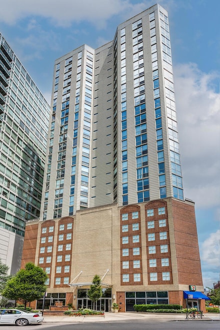 645 N Kingsbury St Unit 1906, Chicago, IL 60654