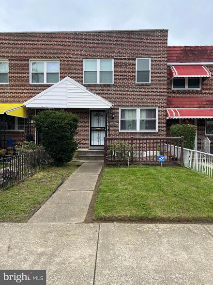 1126 E Sharpnack St, Philadelphia, PA 19150
