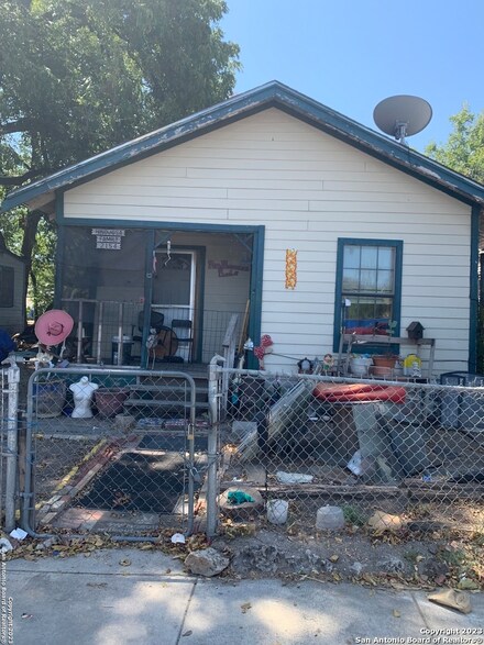 2154 S Laredo St, San Antonio, TX 78207