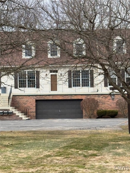 B10 Fairway Dr, New Hartford, NY 13413