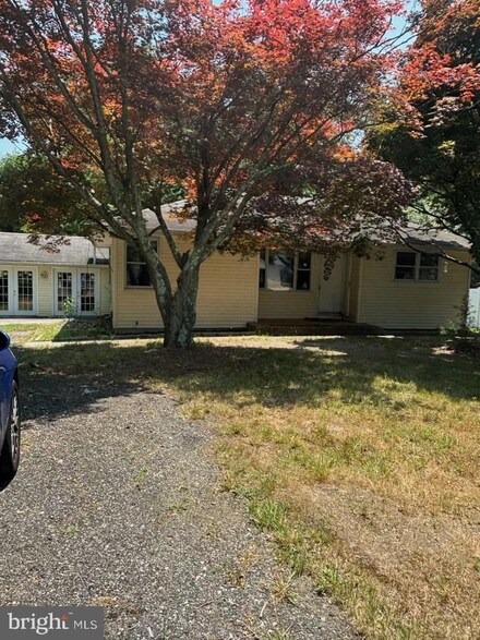 4740 Lake Rd, Newfield, NJ 08344