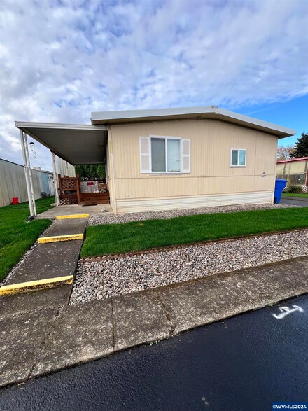 4477 Essex St SE, Salem, OR 97317