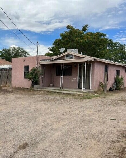 1553 Dennison Rd SW, Albuquerque, NM 87105