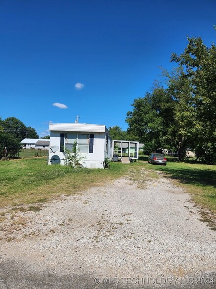 113 E Pine St, Haskell, OK 74436