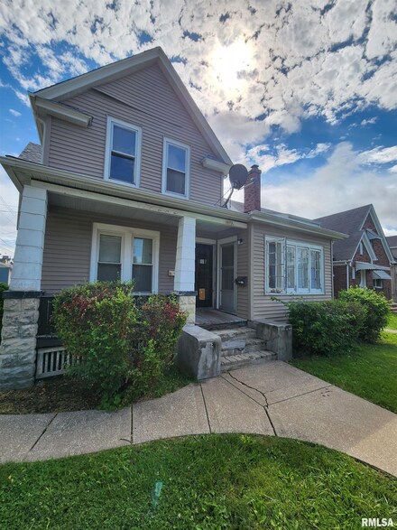 1811 27th St, Rock Island, IL 61201