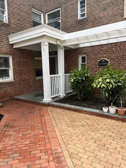 50 Knightsbridge Rd Unit 1E, Great Neck, NY 11021