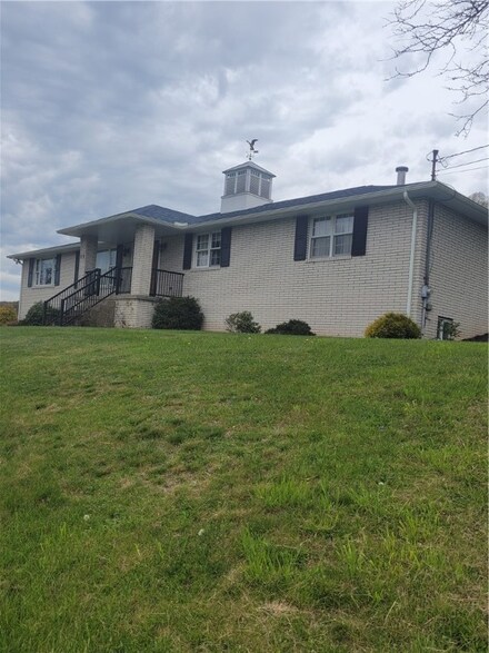 317 N Washington Rd, Apollo, PA 15613