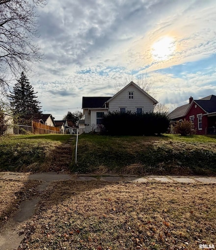 907 11th Ave S, Clinton, IA 52732