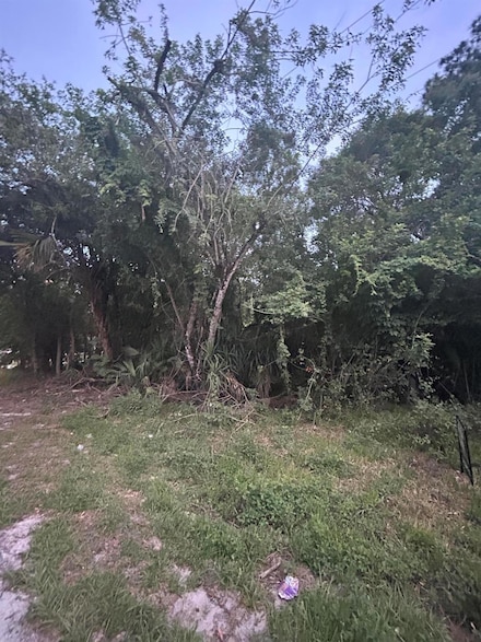 8995 22nd St, Vero Beach, FL 32966