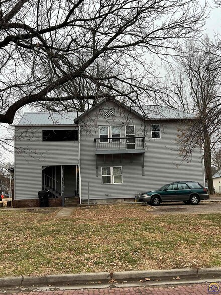 1319 SW 5th St, Topeka, KS 66606