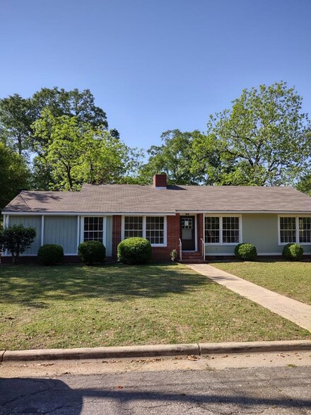 107 W Burkhalter Ave, Buena Vista, GA 31803