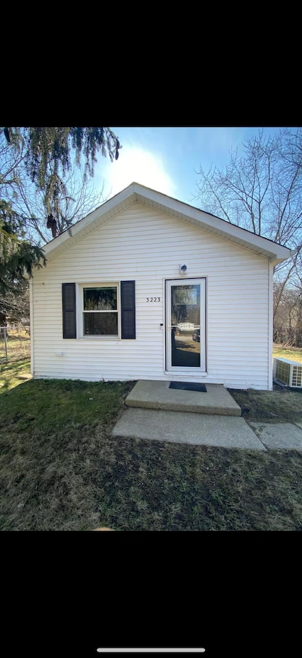 3223 E 35th Place, Lake Station, IN 46405