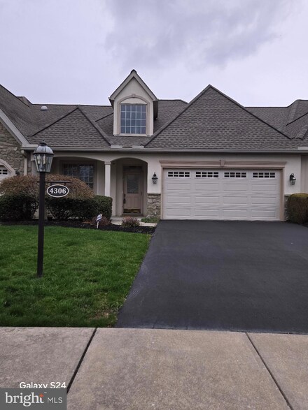 4306 S Victoria Way, Harrisburg, PA 17112